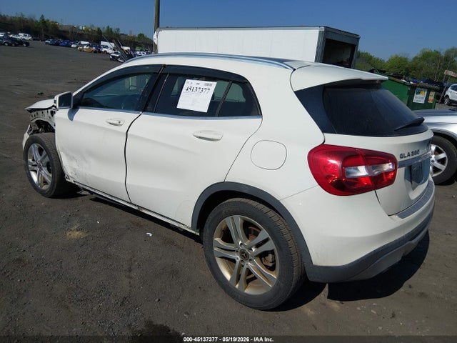 Mercedes-Benz GLA 4matic
