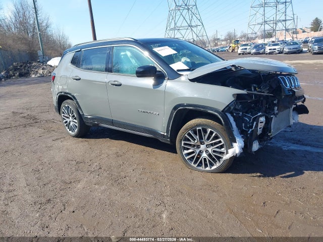 Salvage Jeep Compass Image