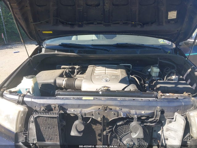 Toyota Sequoia Sr5 5.7l V8