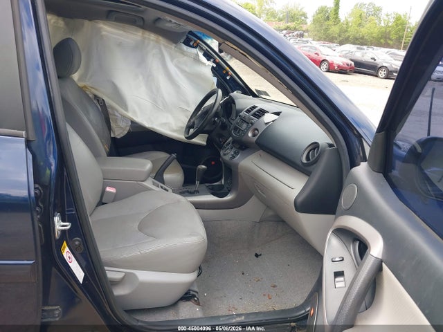 Toyota RAV4 Limited V6