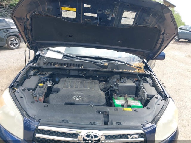 Toyota RAV4 Limited V6