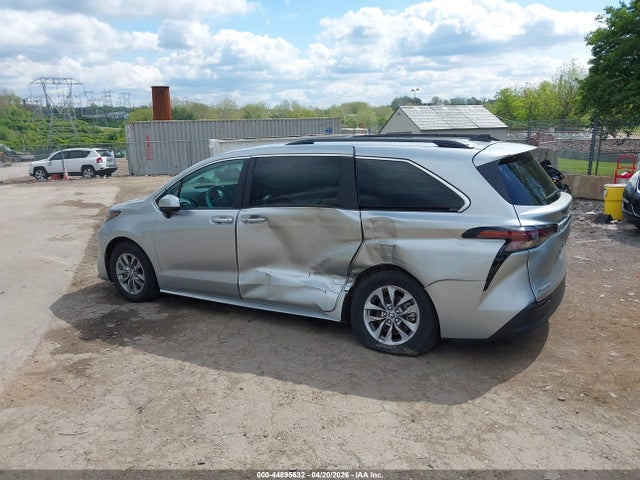 Toyota Sienna Le