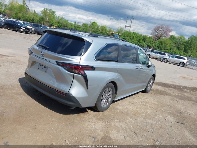 Toyota Sienna Le