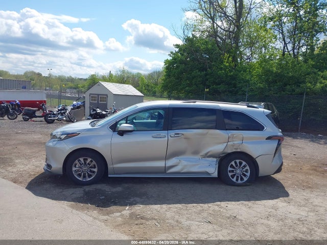 Toyota Sienna Le