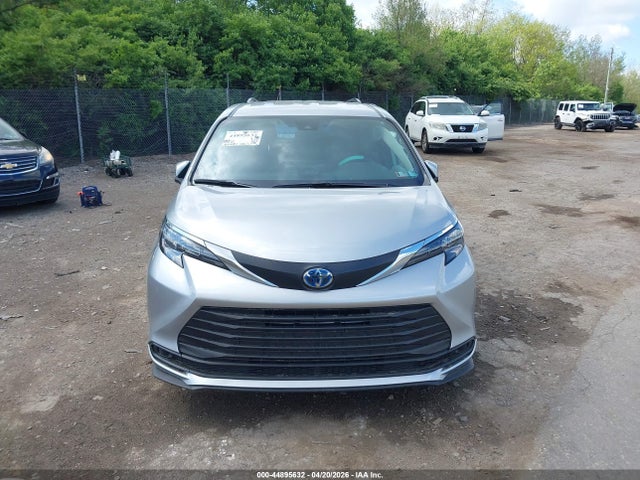 Toyota Sienna Le