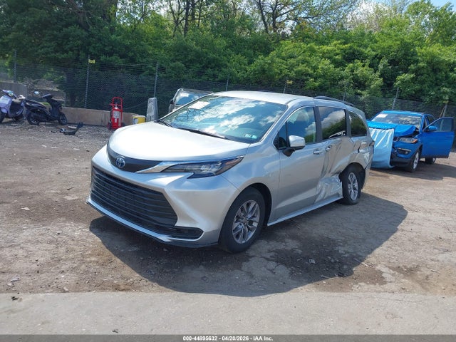 Toyota Sienna Le
