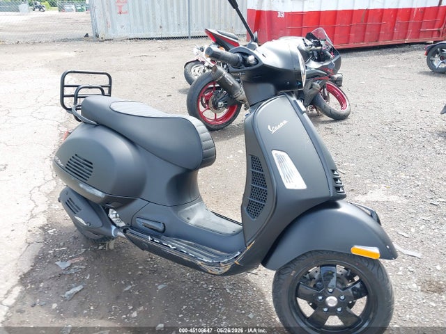 Salvage Vespa GTS 300 Super Image