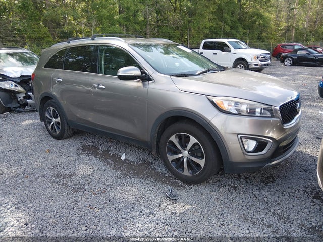 Salvage Kia Sorento Image