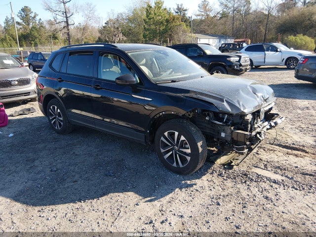 Salvage Volkswagen Tiguan Image