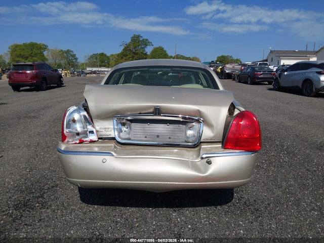 Lincoln Towncar Signature