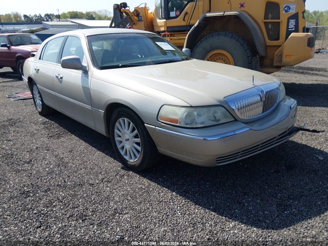 Salvage Lincoln Towncar Image