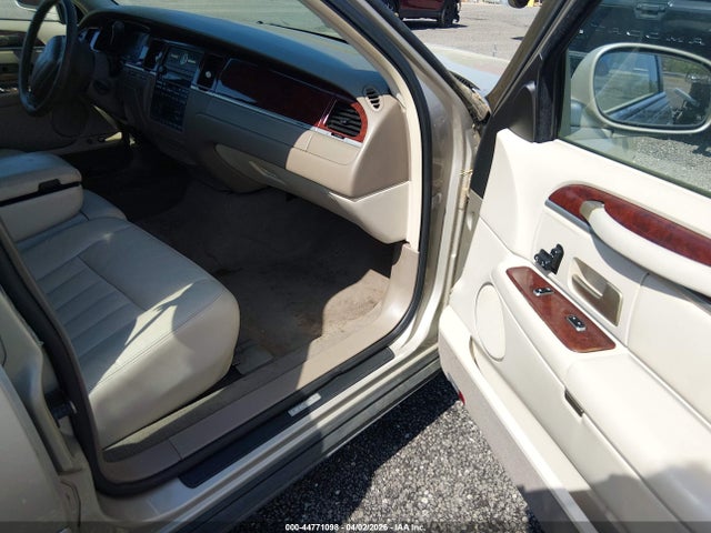 Lincoln Towncar Signature