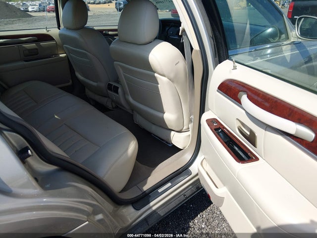 Lincoln Towncar Signature
