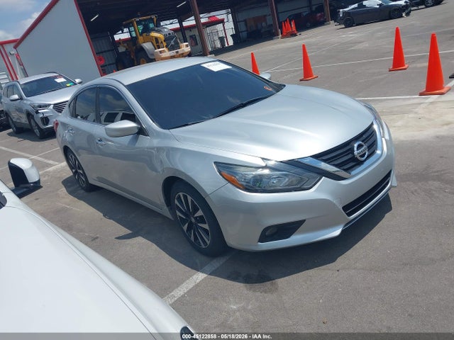 Salvage Nissan Altima Image