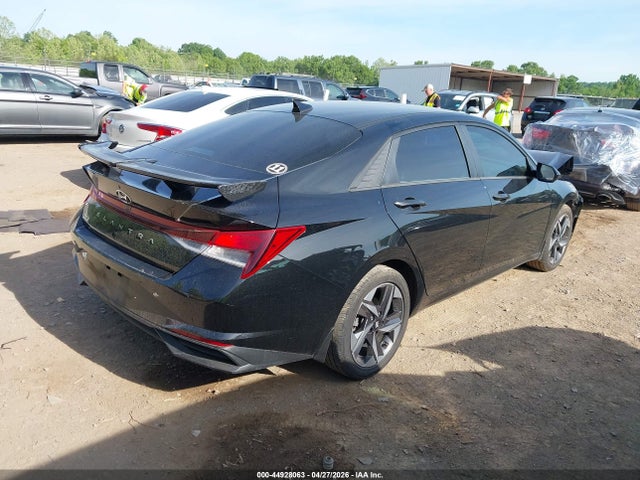 Hyundai ELANTRA Sel