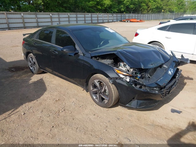 Salvage Hyundai ELANTRA Image