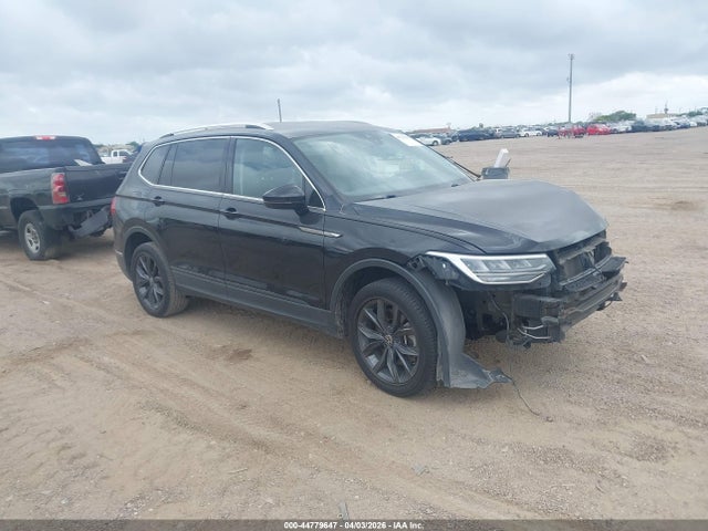 Salvage Volkswagen Tiguan Image
