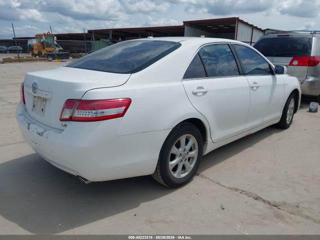 Toyota Camry Le V6