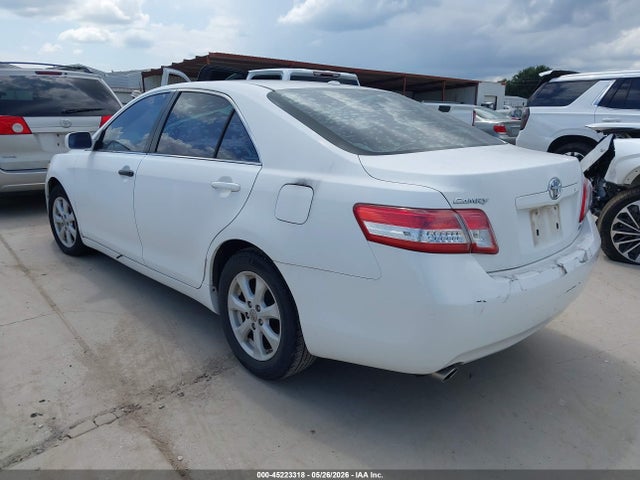 Toyota Camry Le V6