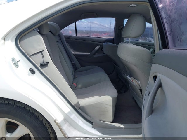 Toyota Camry Le V6