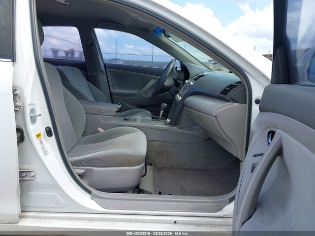 Toyota Camry Le V6