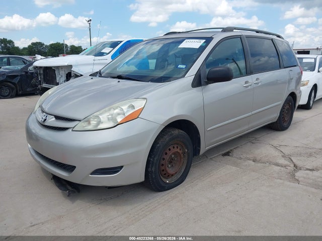 Toyota Sienna Le