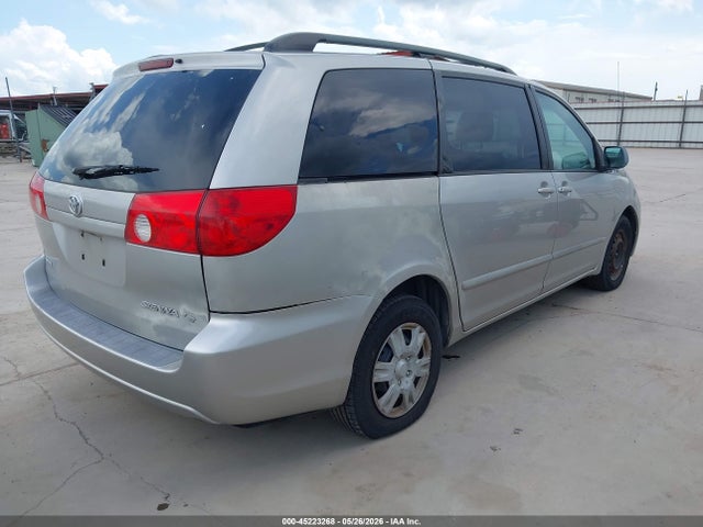 Toyota Sienna Le