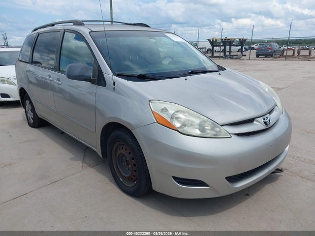 Salvage Toyota Sienna Image