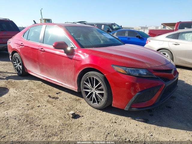 Salvage Toyota Camry Image