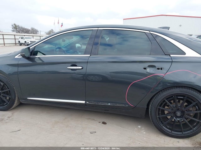 Cadillac XTS Luxury Collection