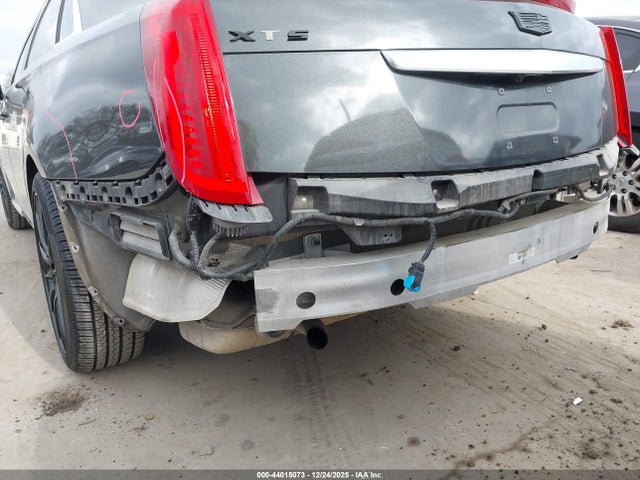 Cadillac XTS Luxury Collection