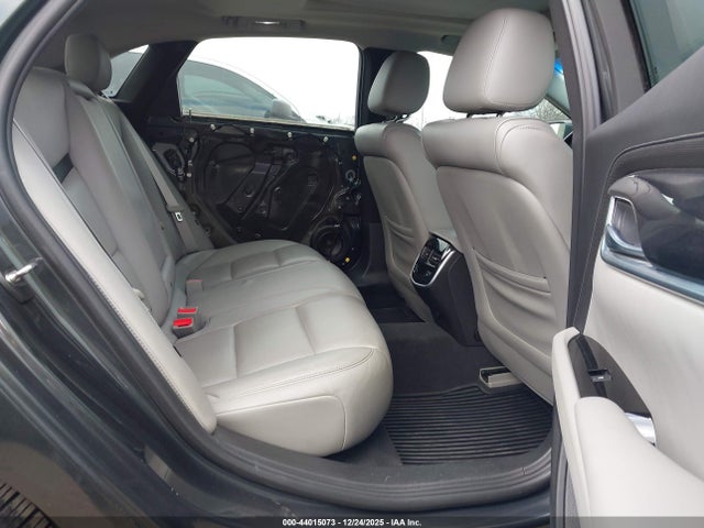 Cadillac XTS Luxury Collection