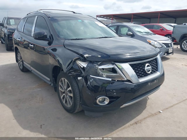 Salvage Nissan Pathfinder Image