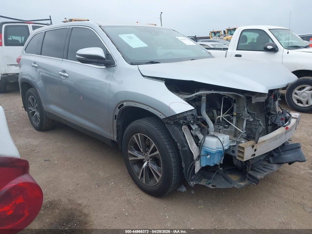 Salvage Toyota Highlander Image