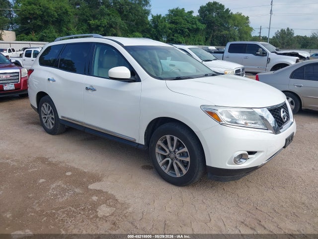 Salvage Nissan Pathfinder Image