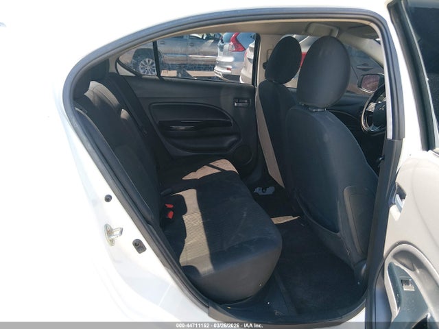 Mitsubishi Mirage Se
