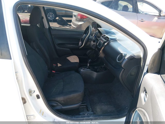 Mitsubishi Mirage Se