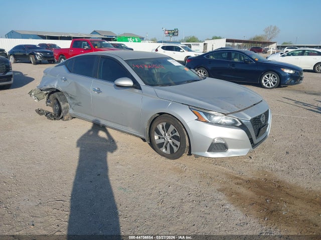 Salvage Nissan Altima Image