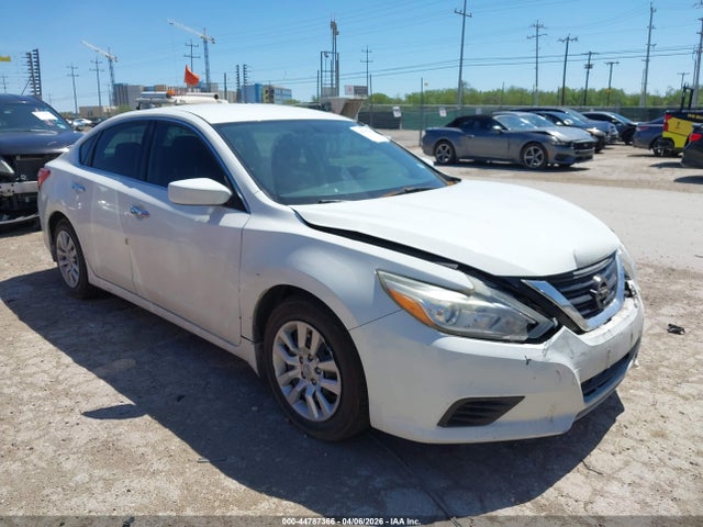 Salvage Nissan Altima Image