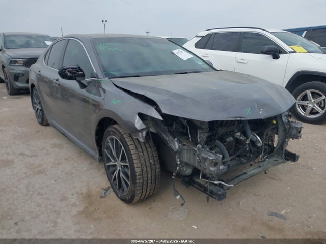 Salvage Toyota Camry Image
