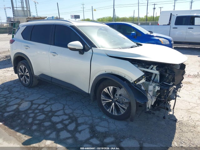 Salvage Nissan Rogue Image