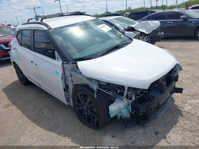 Salvage Nissan Kicks Image