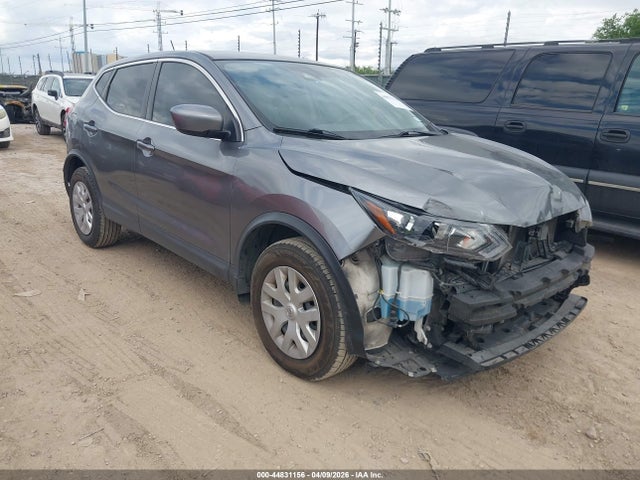 Salvage Nissan Rogue Image