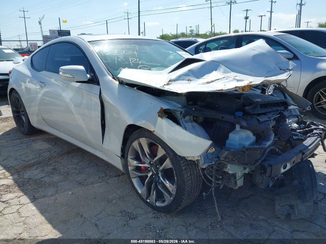 Salvage Hyundai Genesis Image
