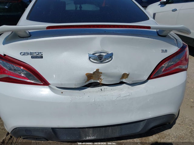 Hyundai Genesis 3.8 Track