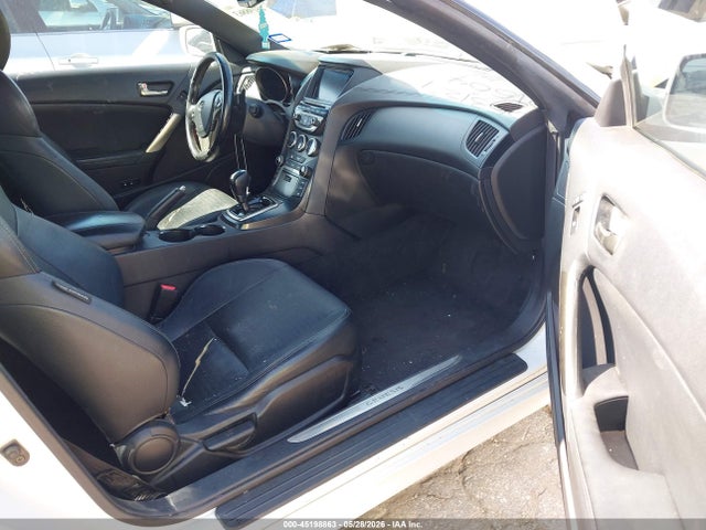 Hyundai Genesis 3.8 Track