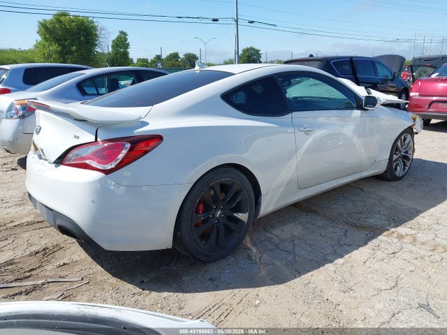 Hyundai Genesis 3.8 Track