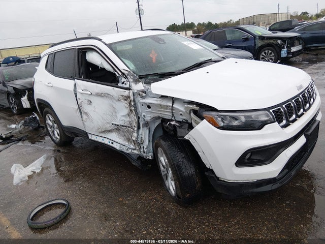 Salvage Jeep Compass Image