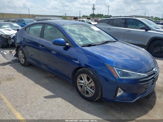 Salvage Hyundai ELANTRA Image