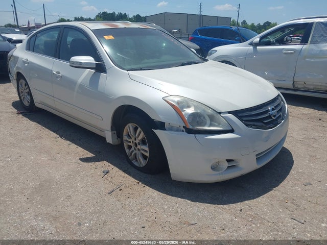 Salvage Nissan Altima Image